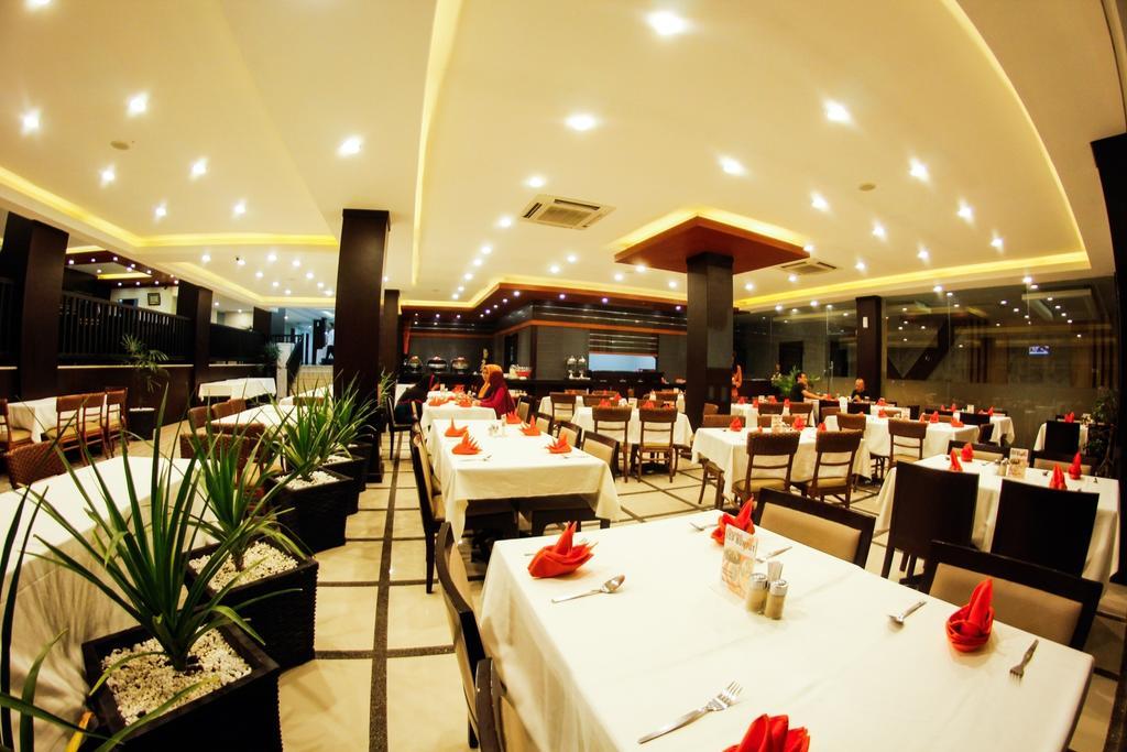 Alpha Hotel Pekanbaru Dış mekan fotoğraf