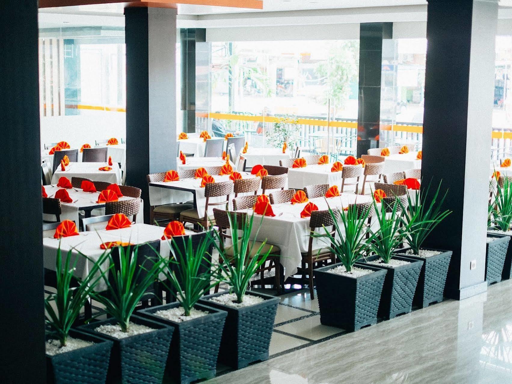 Alpha Hotel Pekanbaru Dış mekan fotoğraf